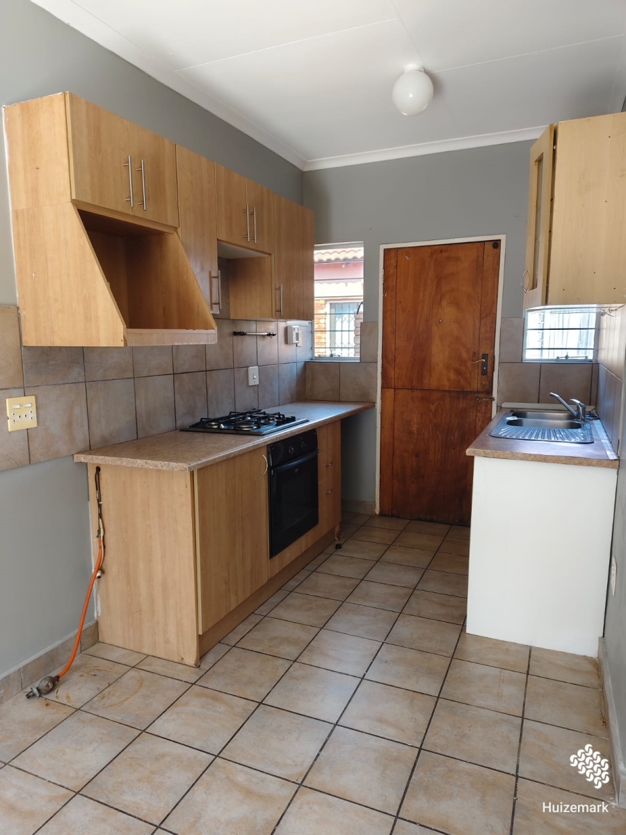 To Let 2 Bedroom Property for Rent in Vaalpark Free State
